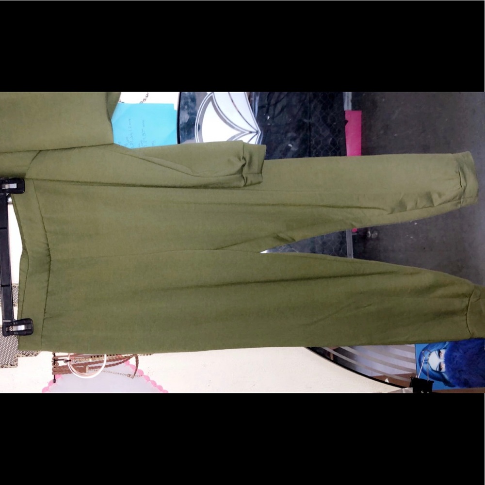 Two piece set - Picture 2 of 2